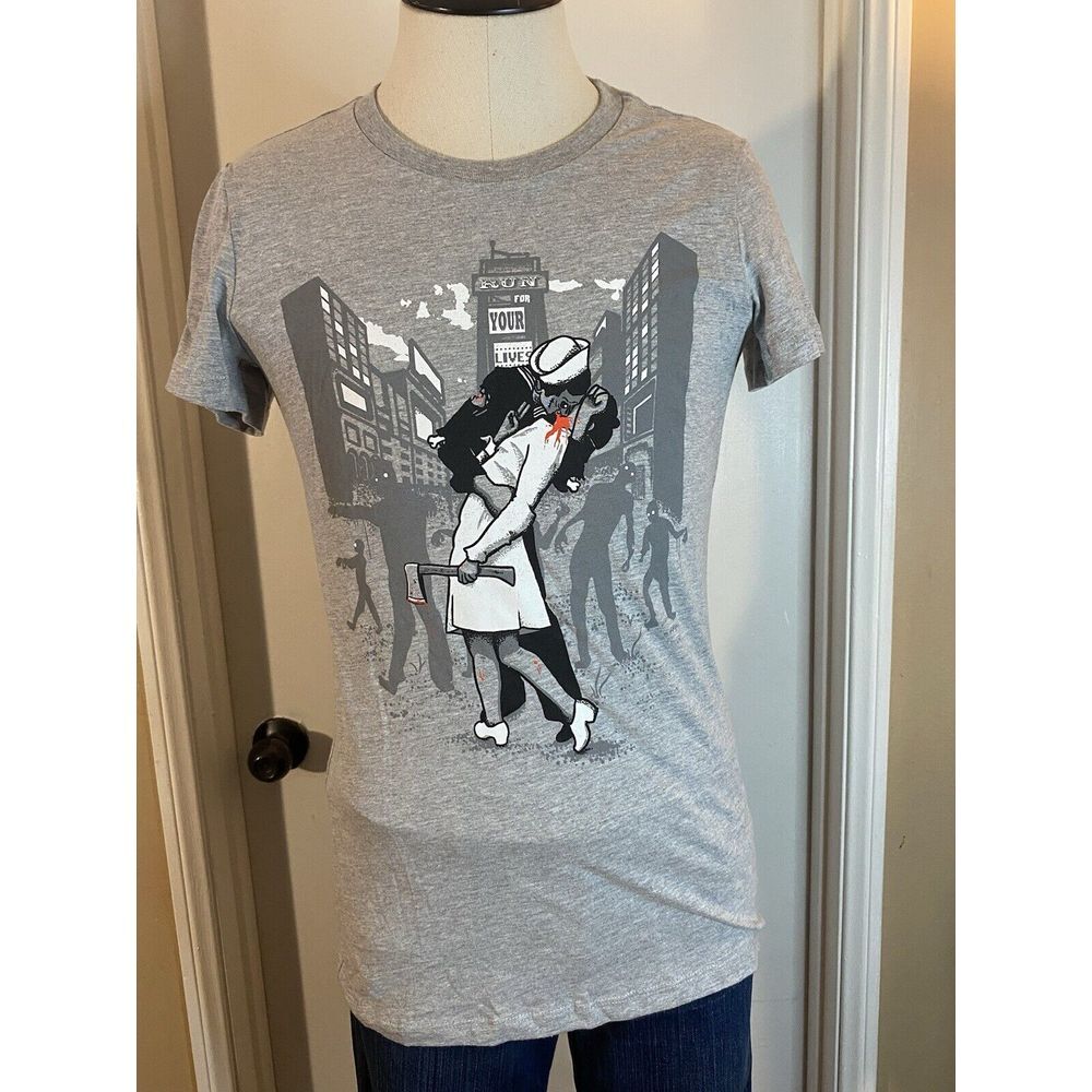 Zombie  Z Day Threadless T-shirt sz Medium‎ Girly WW2 Sailor Kiss  Ltd USA